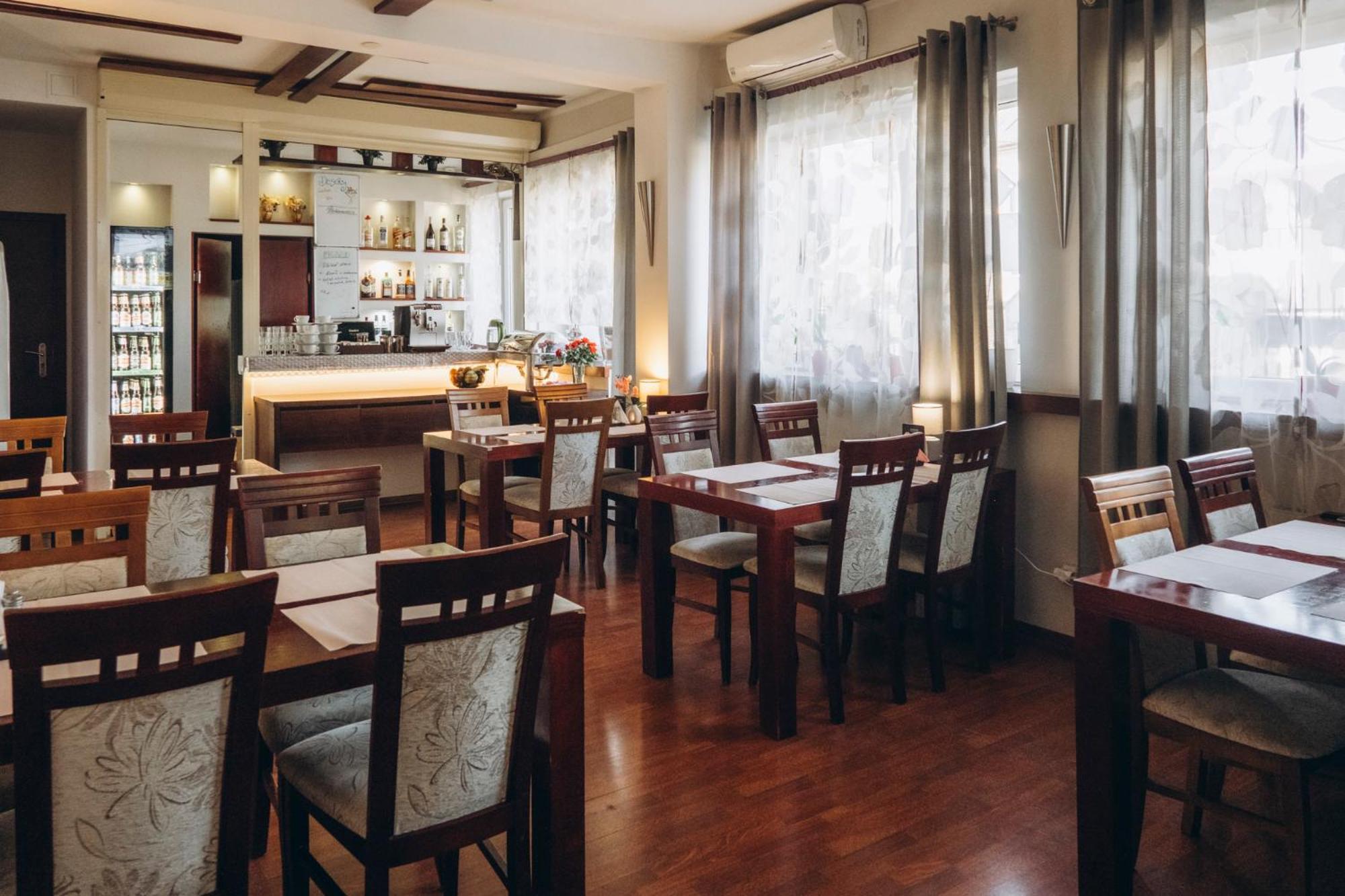 Hotel-24 Плоцк Экстерьер фото
