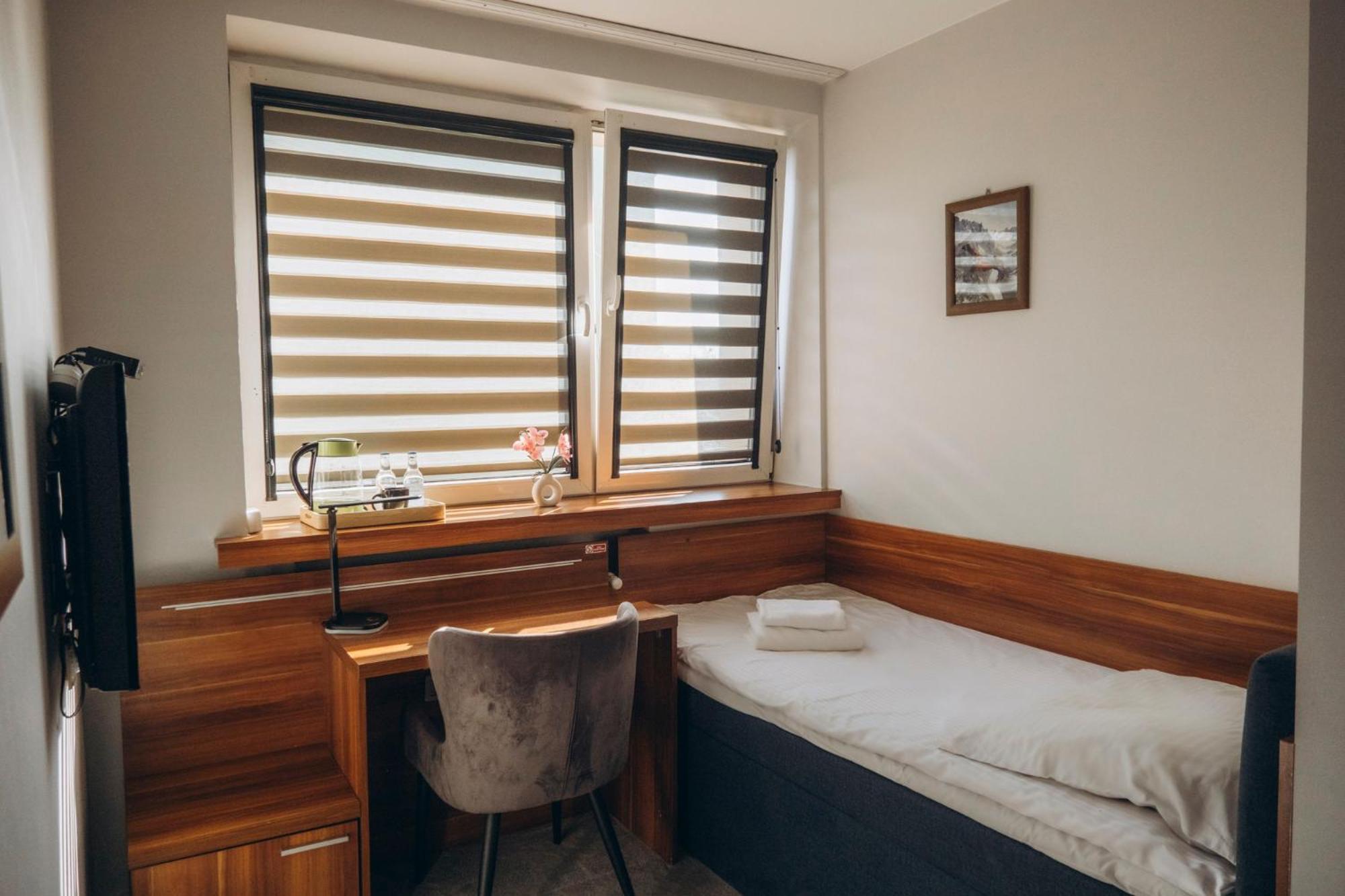 Hotel-24 Плоцк Экстерьер фото